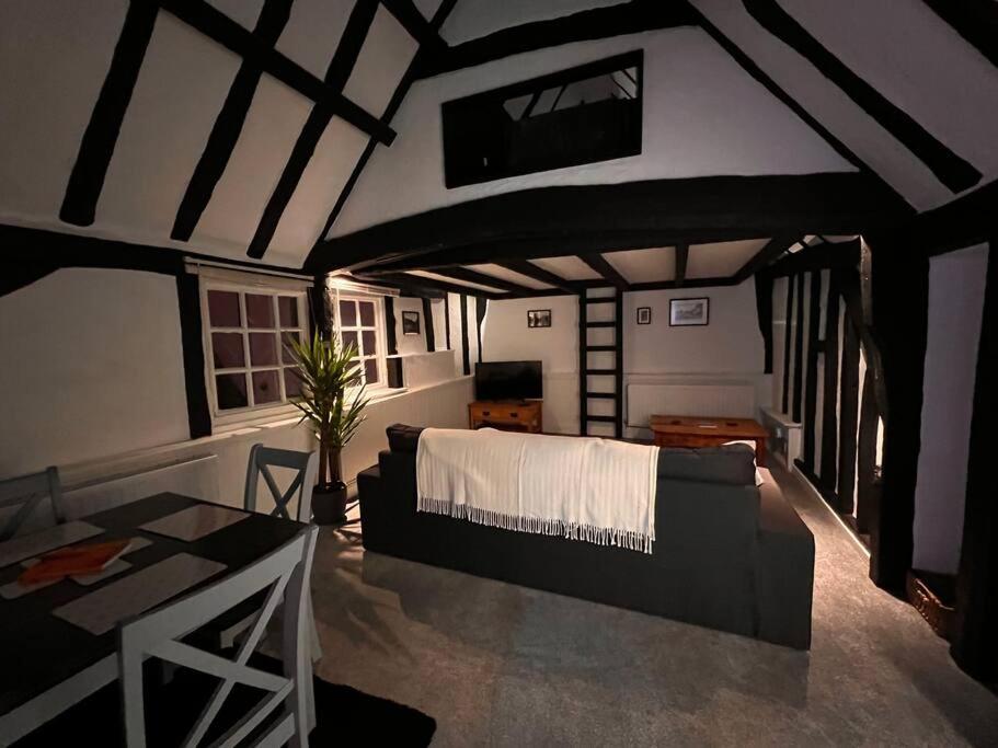 Apartment Historic Grade 2 Listed, Town Centre, St.neots Cambridgeshire *